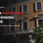 Fachada de la sede del Ministerio de Hacienda en la calle de Alcalá de Madrid con el titular sobre los gastos deducibles del autónomo en 2026