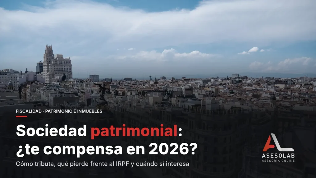 Vista aérea de los edificios de viviendas y oficinas del centro de Madrid, con el titular sobre la tributación de la sociedad patrimonial
